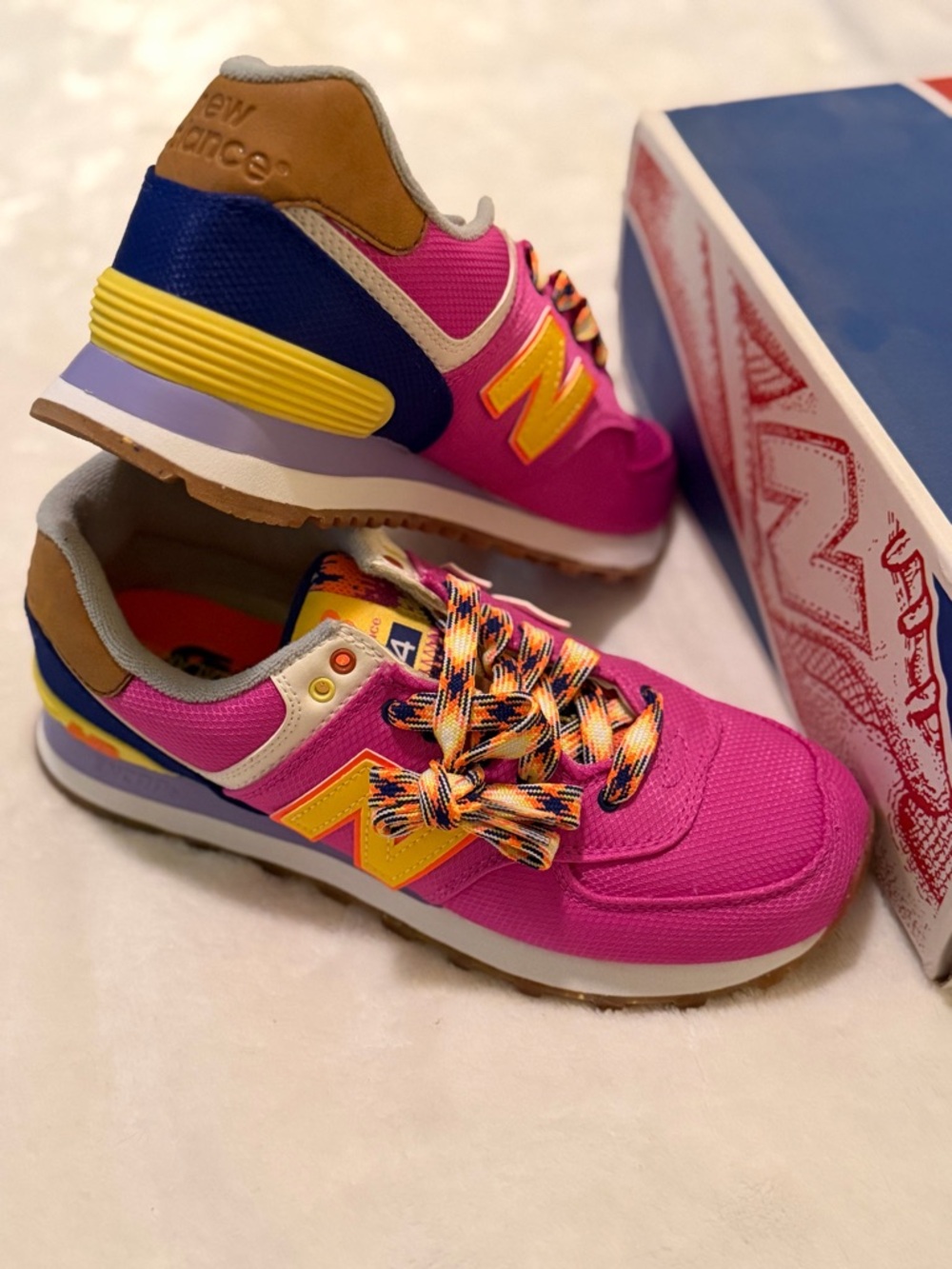 New Balance 574 Women’s Sneakers Pink Yellow Blue WL574EXB Size 8 New in Box